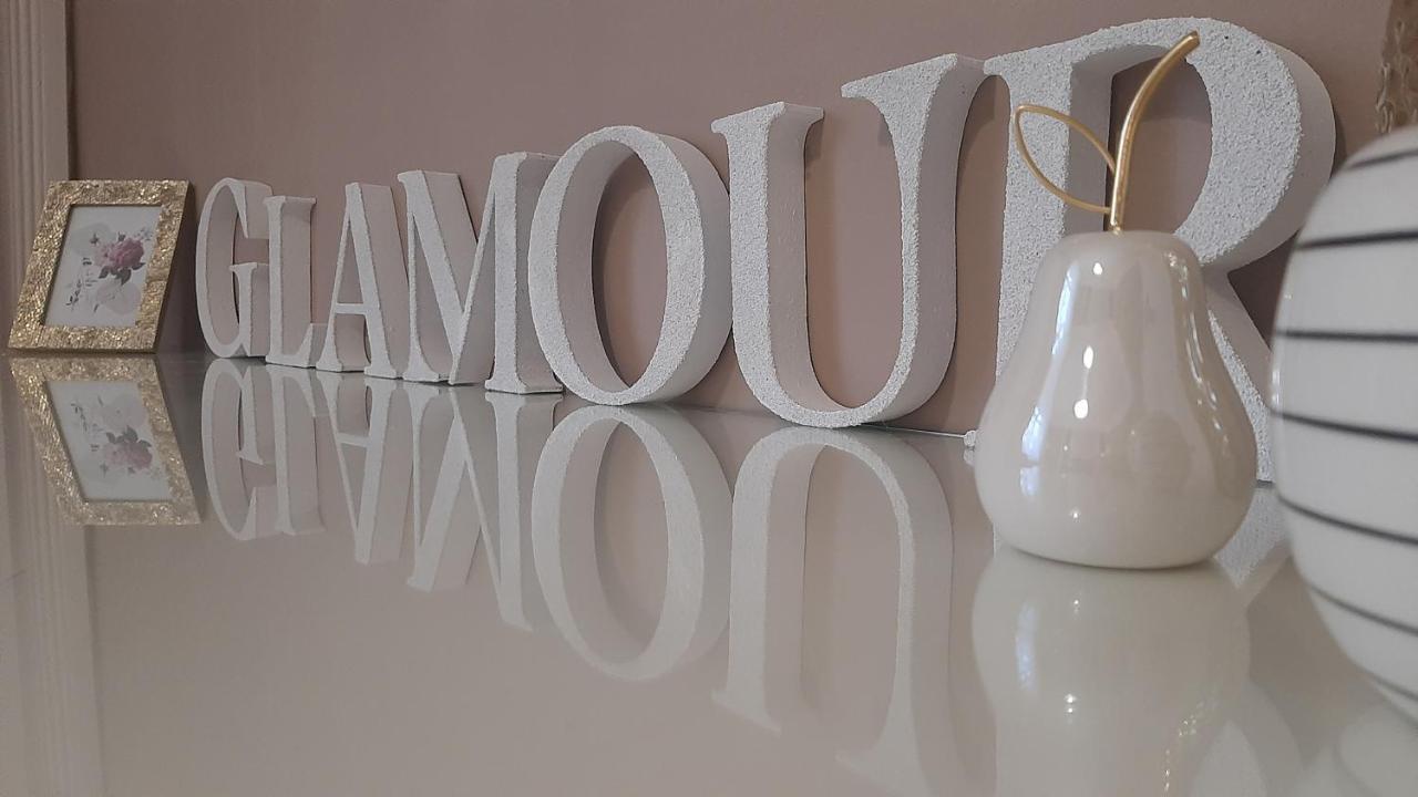 Glamour Apartman Gyula Exterior photo