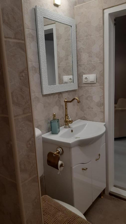 Glamour Apartman Gyula Exterior photo