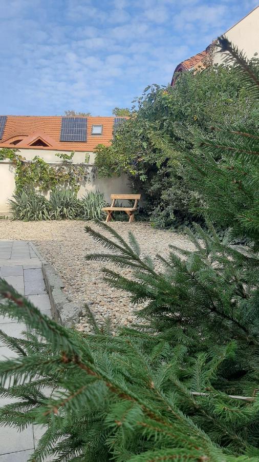 Glamour Apartman Gyula Exterior photo
