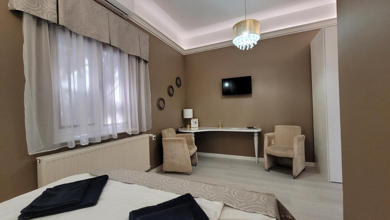 Glamour Apartman Gyula Exterior photo